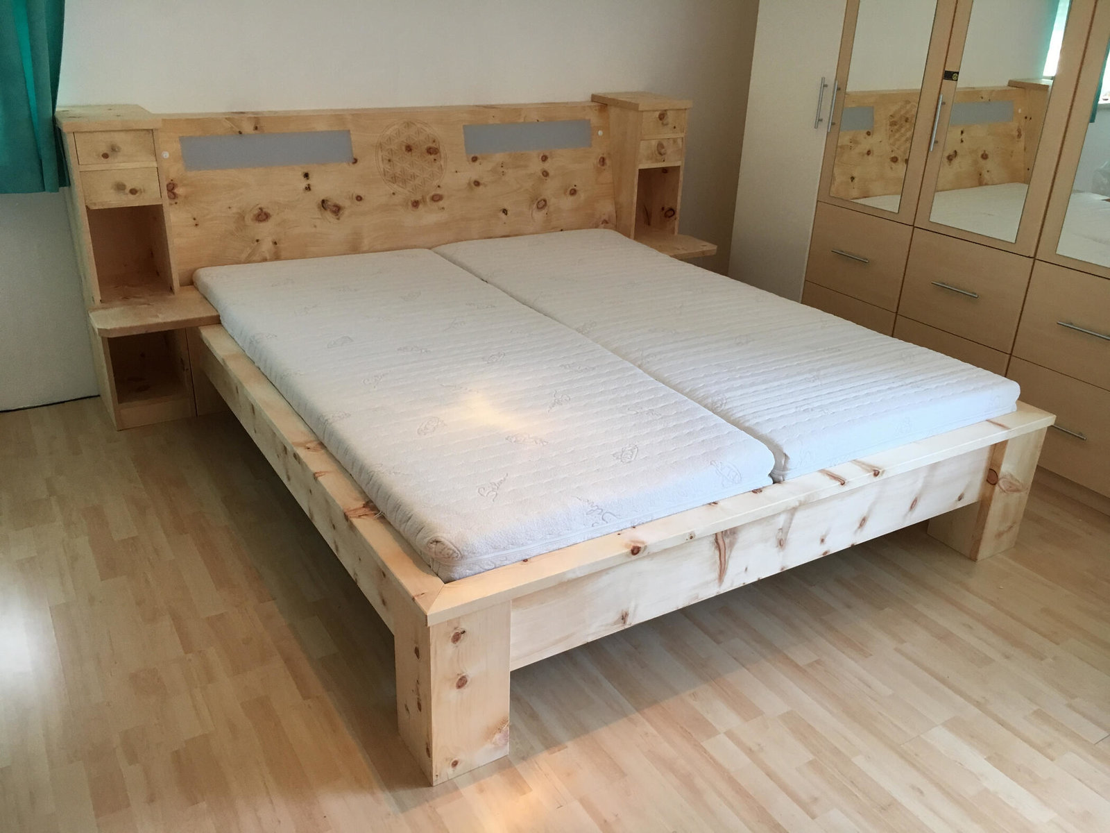 Bett aus Holz der WMS Holzhandwerk OG
