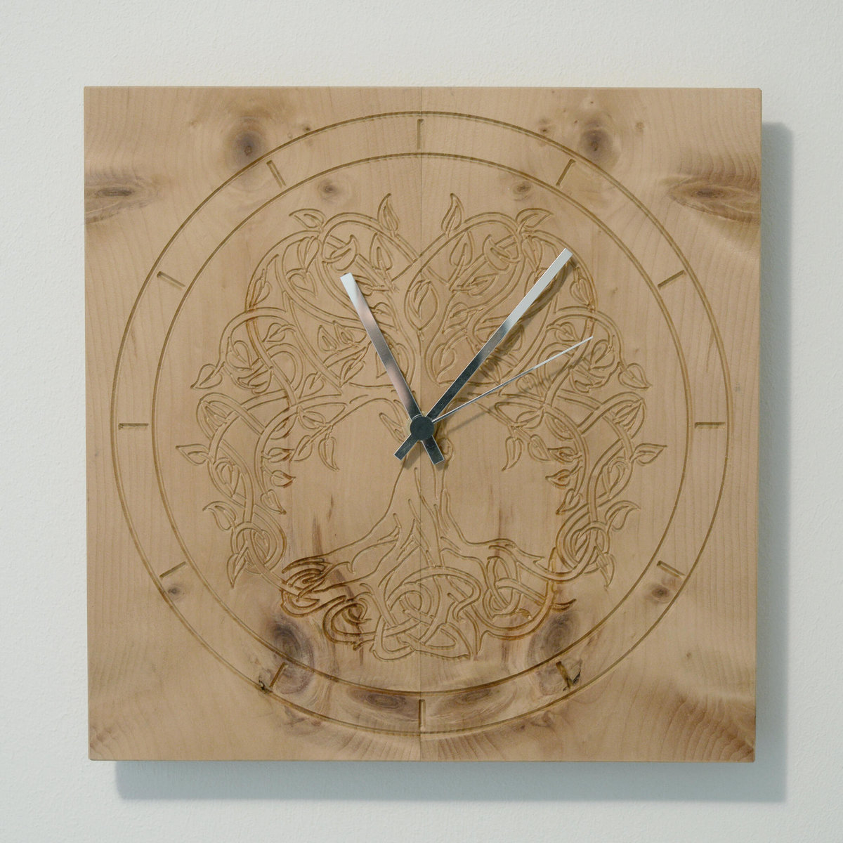 Uhr aus Holz der WMS Holzhandwerk OG
